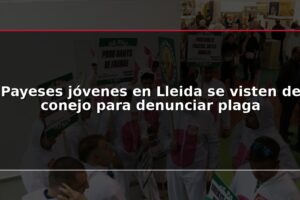 Payeses jóvenes en Lleida se visten de conejo para denunciar plaga