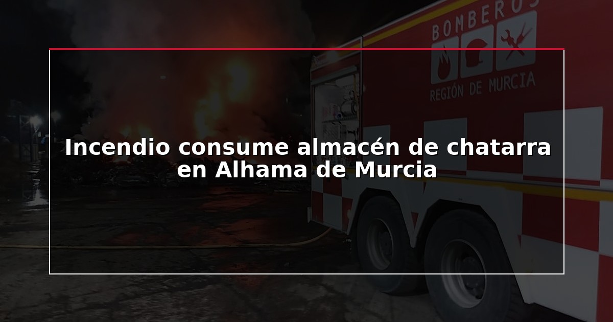 Incendio consume almacén de chatarra en Alhama de Murcia
